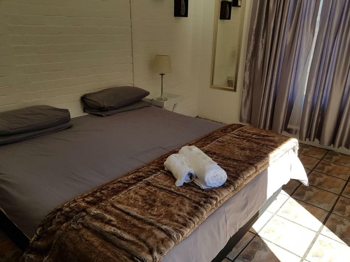 Kgosi Lodge Кимбърли Екстериор снимка